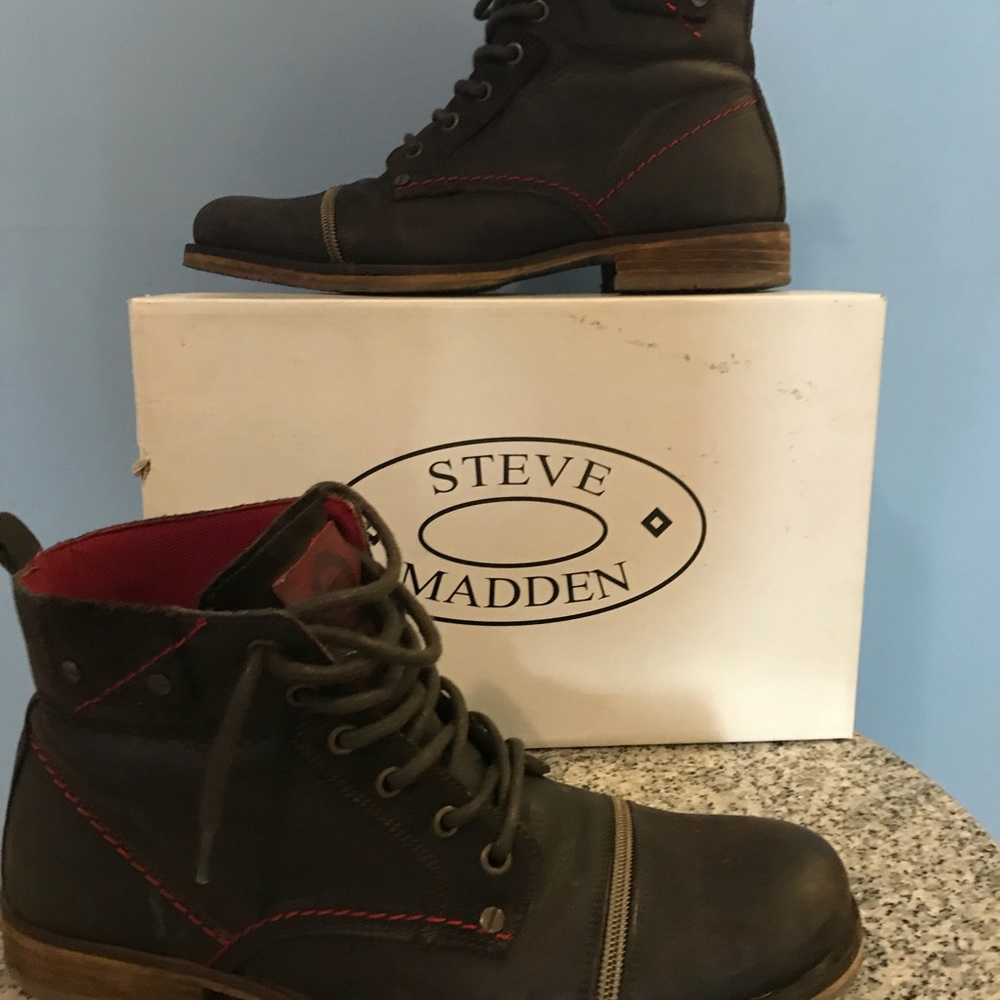 Boots - Picture 3 of 6
